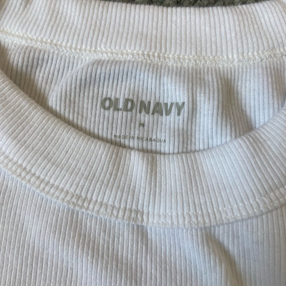 Cute basic white tank - Picture 2 of 2